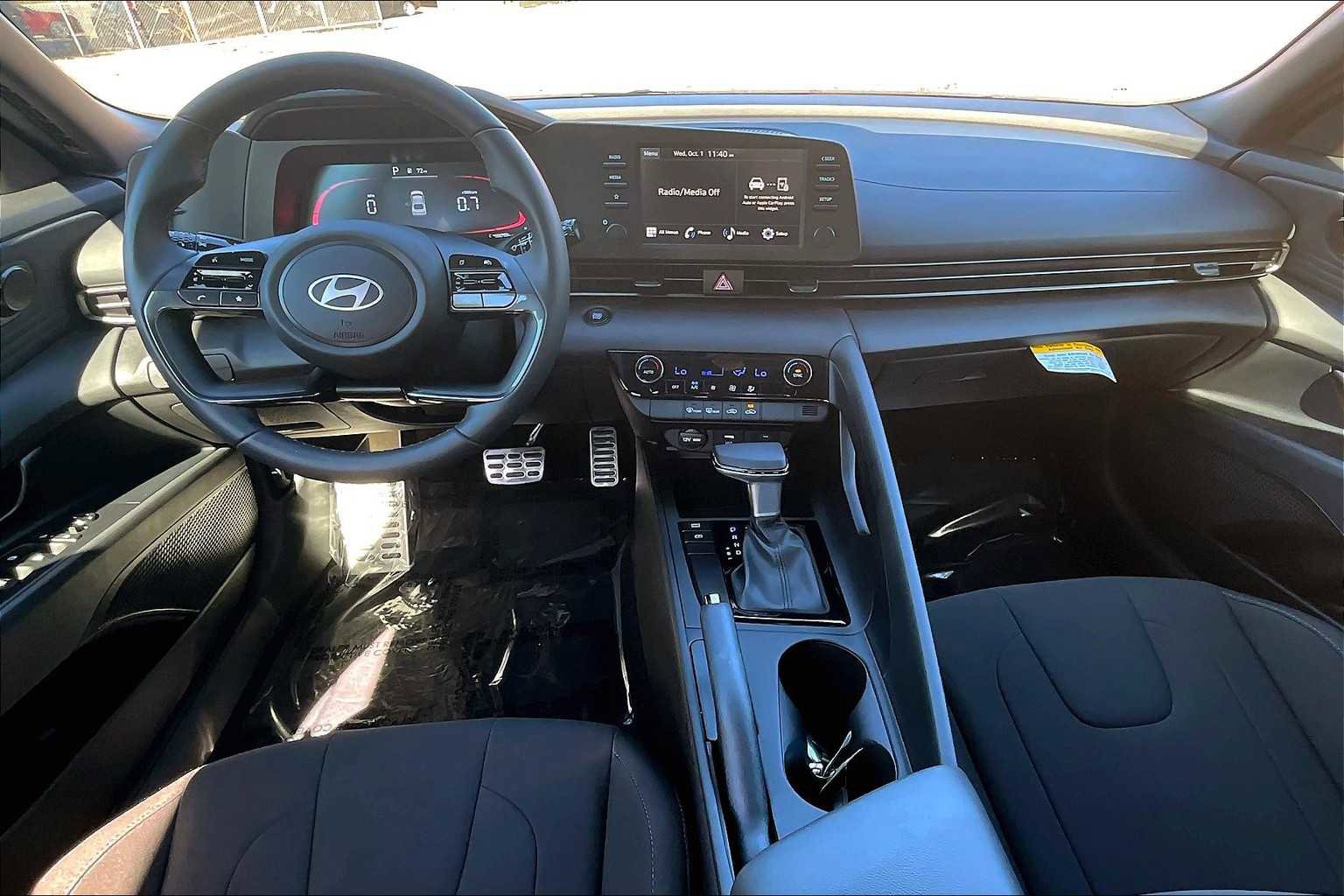 Used 2025 Hyundai Elantra Sport image 15