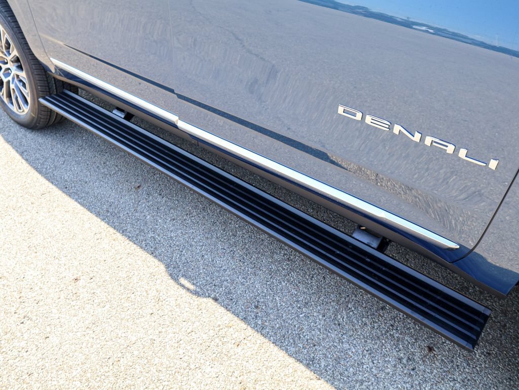 New 2026 GMC Yukon XL Denali w/ Denali Reserve Package AWD/4WD image 8