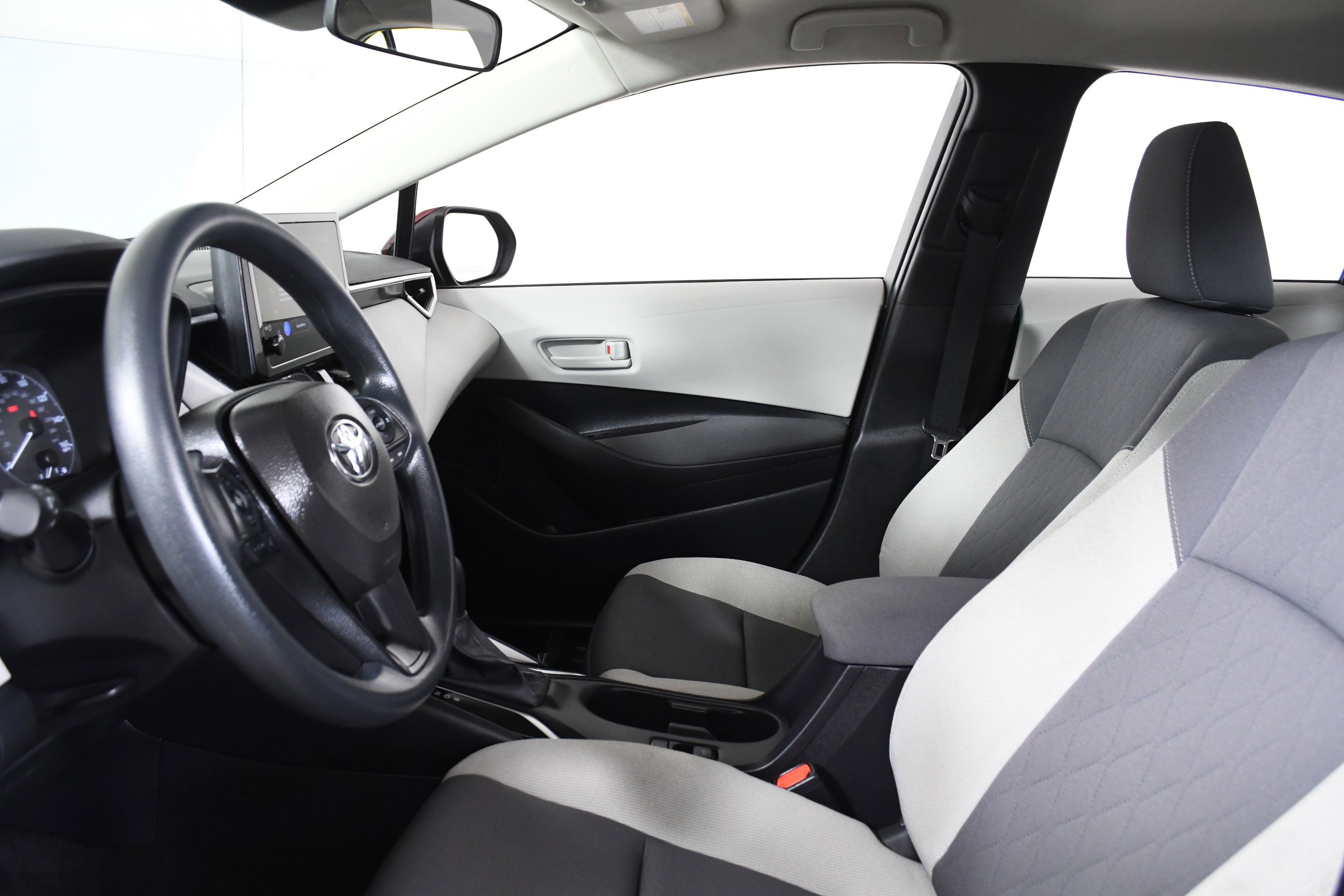 Used 2025 Toyota Corolla LE image 19