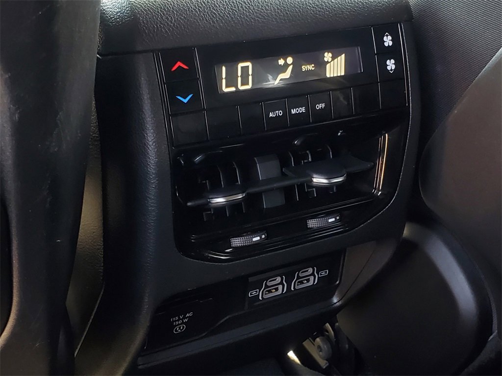 Used 2024 Jeep Grand Cherokee L Laredo image 32