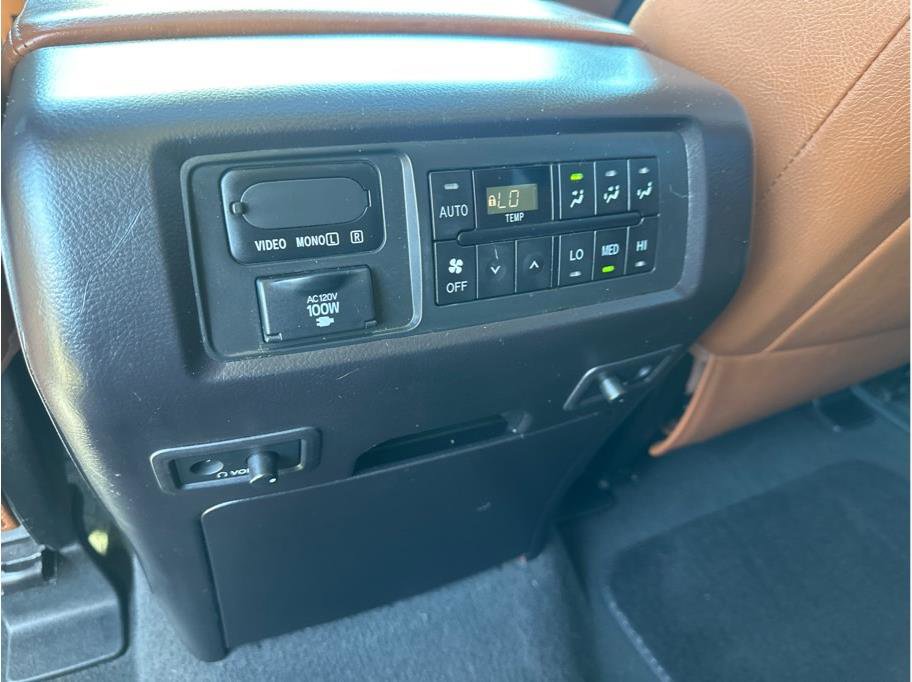 Used 2019 Toyota Sequoia Platinum AWD/4WD image 29