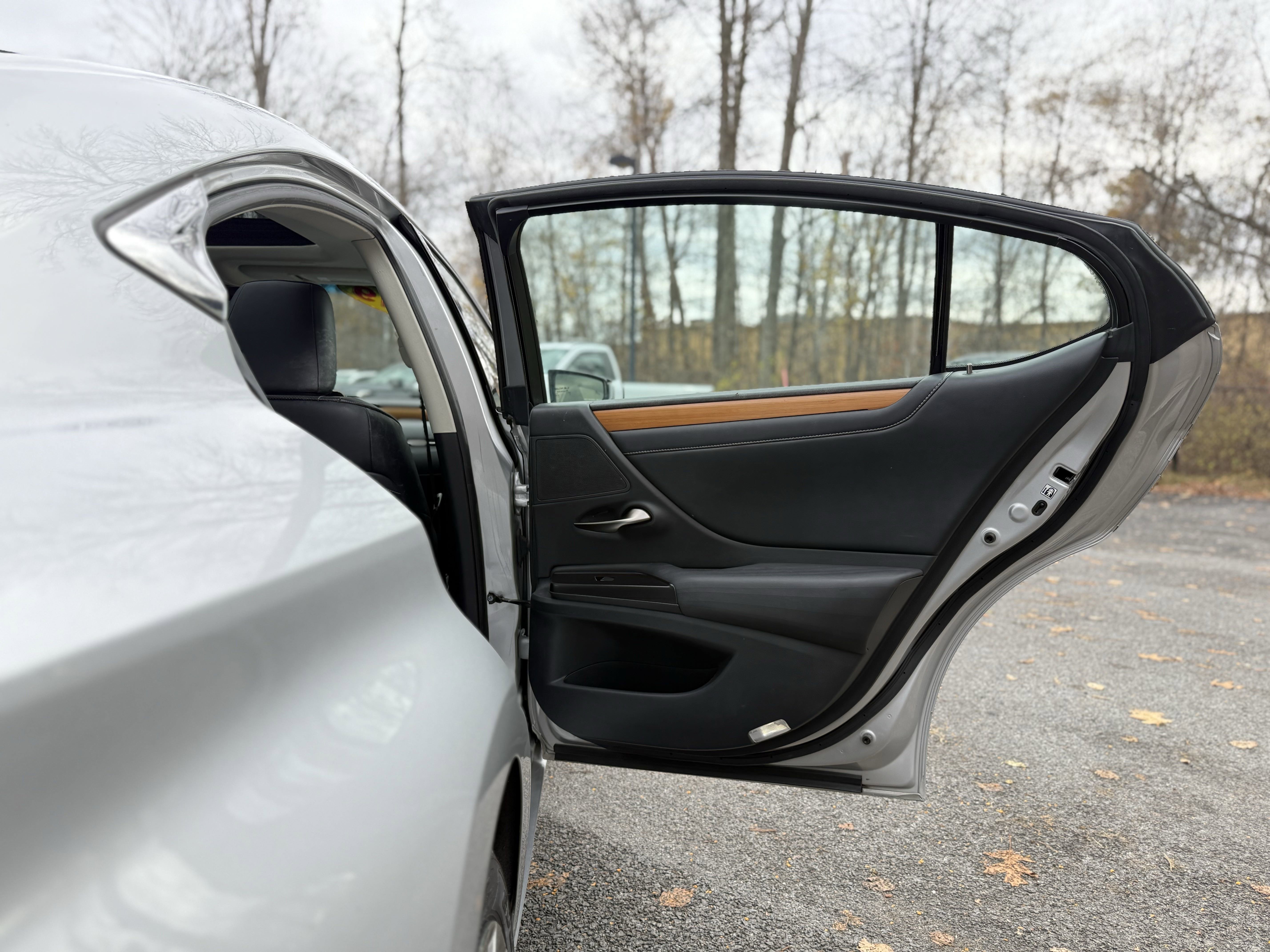 Used 2019 Lexus ES 350 Luxury image 35