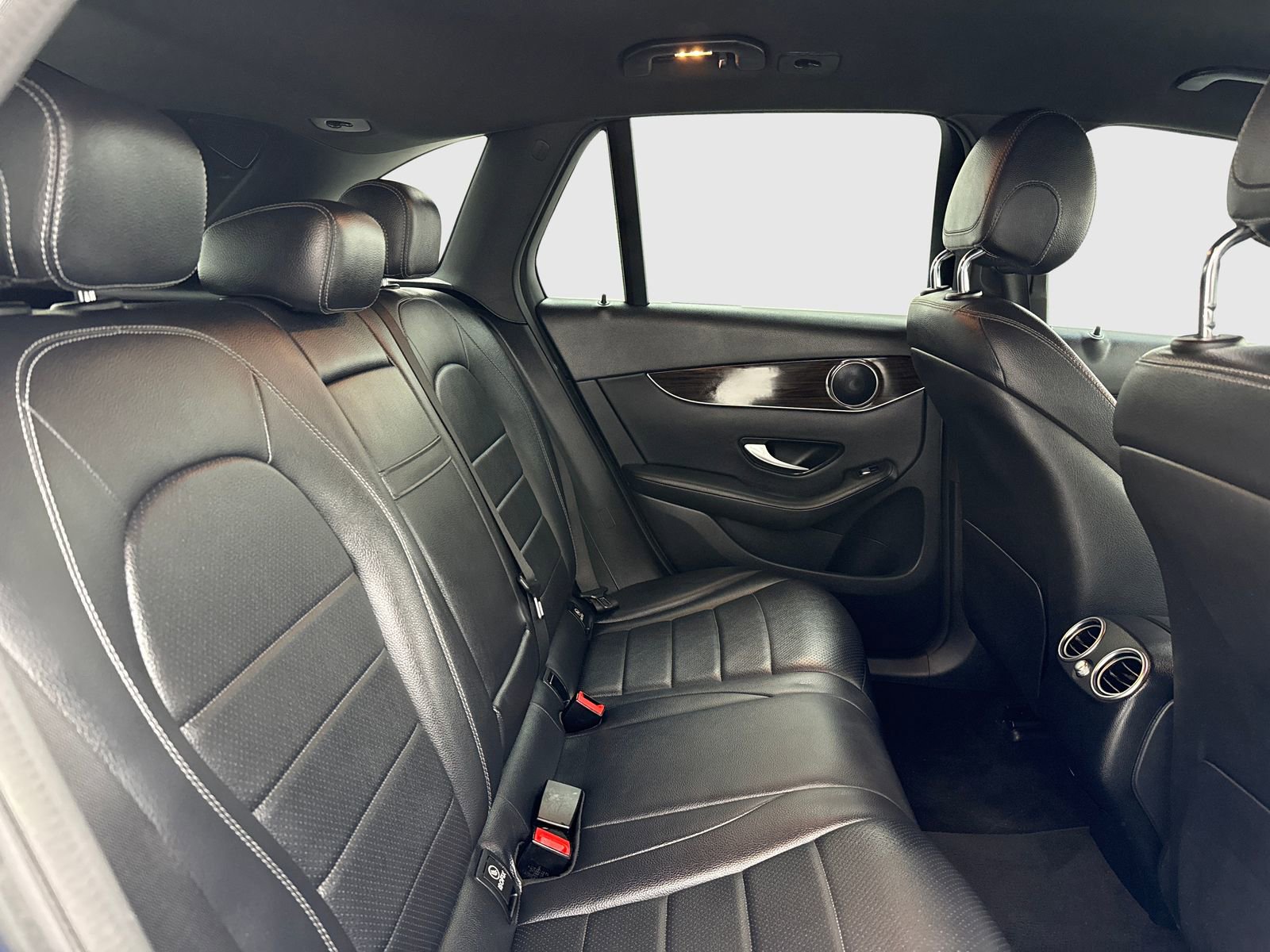 Used 2020 Mercedes-Benz GLC 300 4MATIC image 45