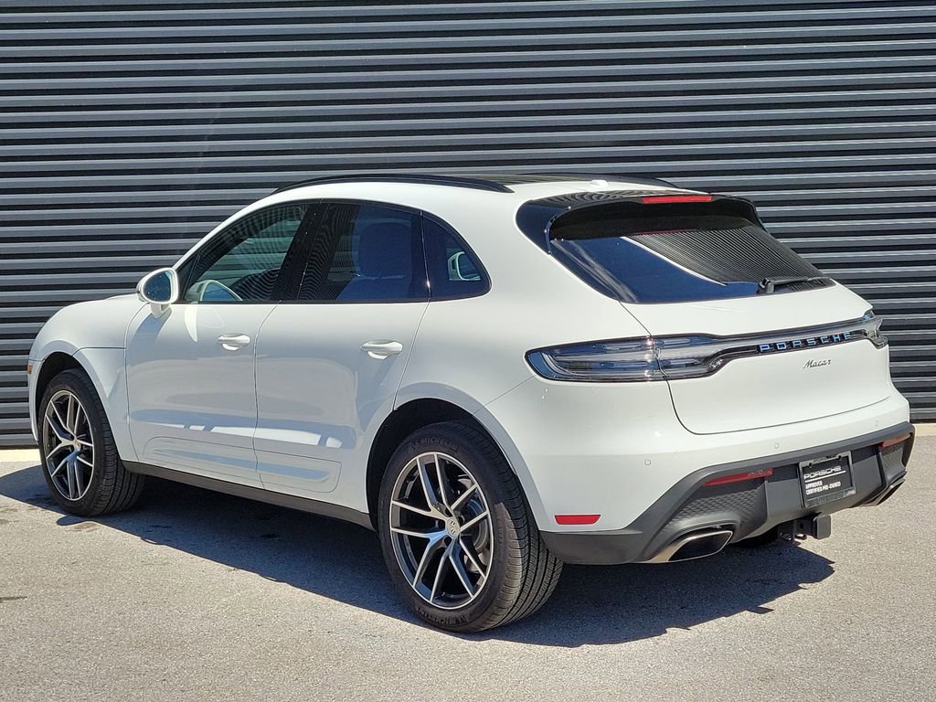 Certified 2025 Porsche Macan image 3