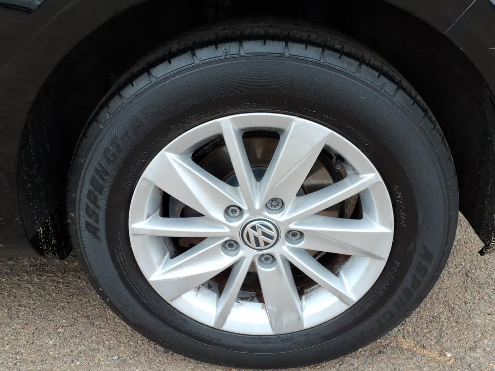 Used 2015 Volkswagen Golf S FWD image 8
