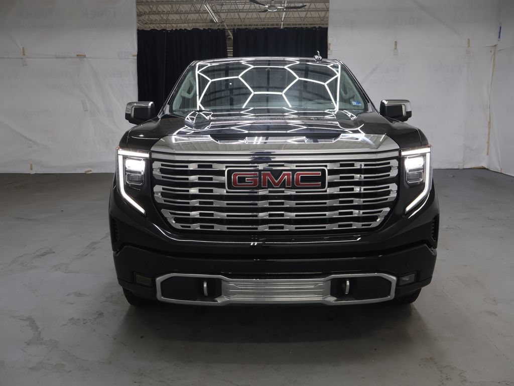 Used 2024 GMC Sierra 1500 Denali w/ Technology Package AWD/4WD image 2