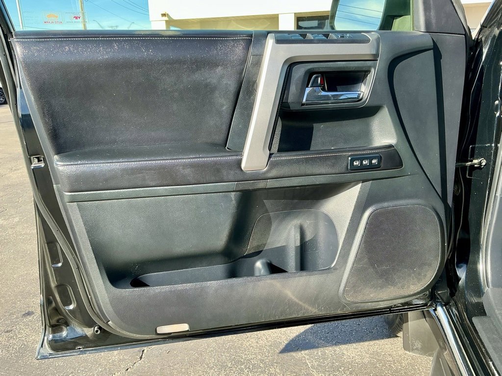 Used 2015 Toyota 4Runner Limited image 41