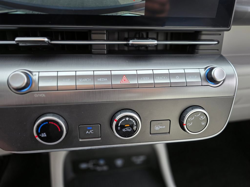 Used 2025 Hyundai Kona SE image 30