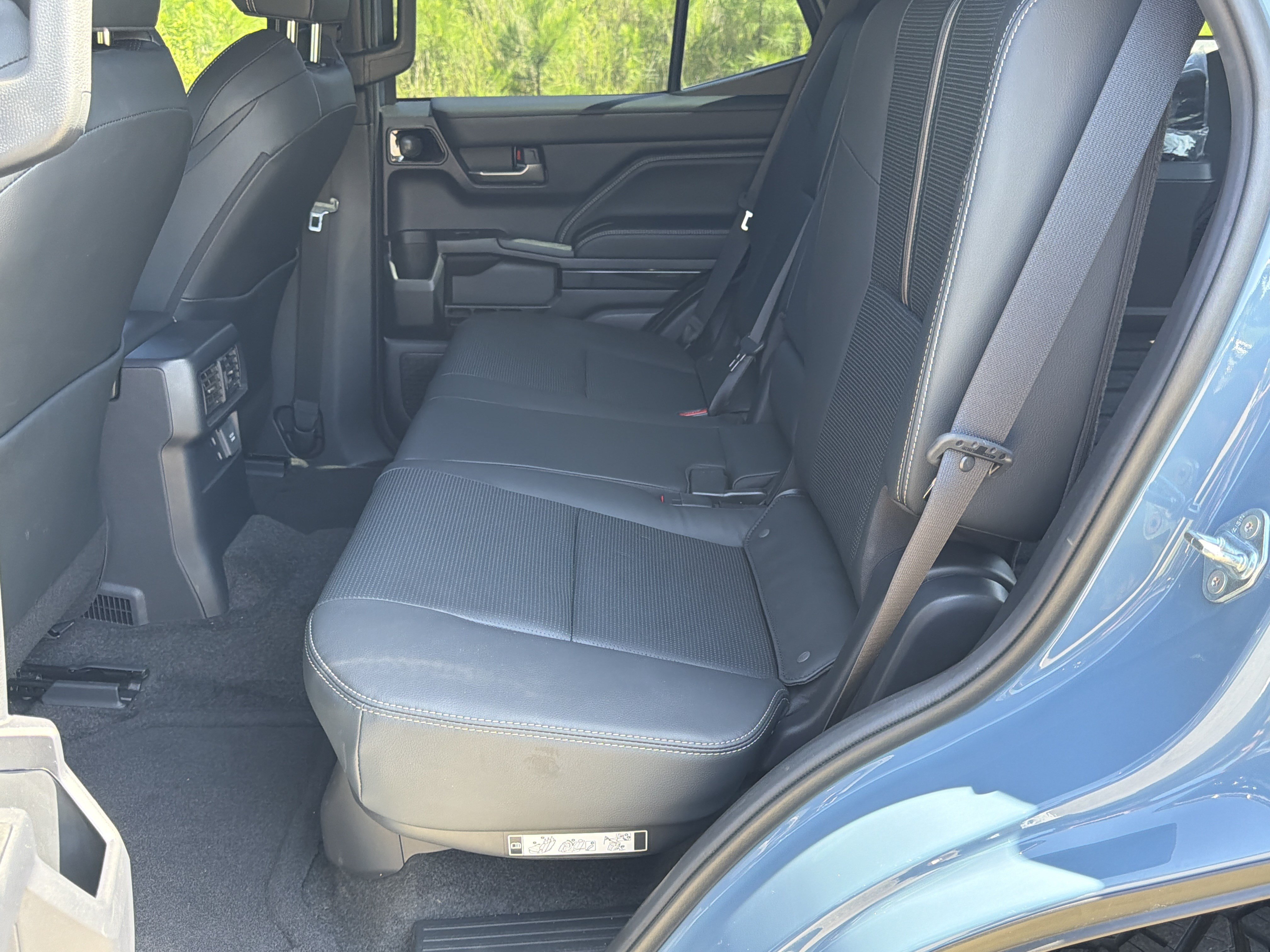 Used 2025 Toyota 4Runner Limited AWD/4WD image 21