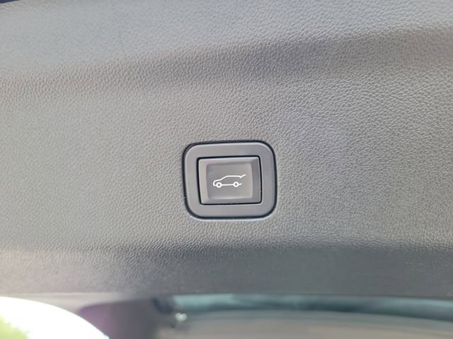 Used 2023 GMC Yukon Denali AWD/4WD image 9