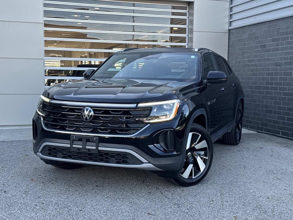 Used 2024 Volkswagen Atlas Cross Sport SE AWD/4WD image 1
