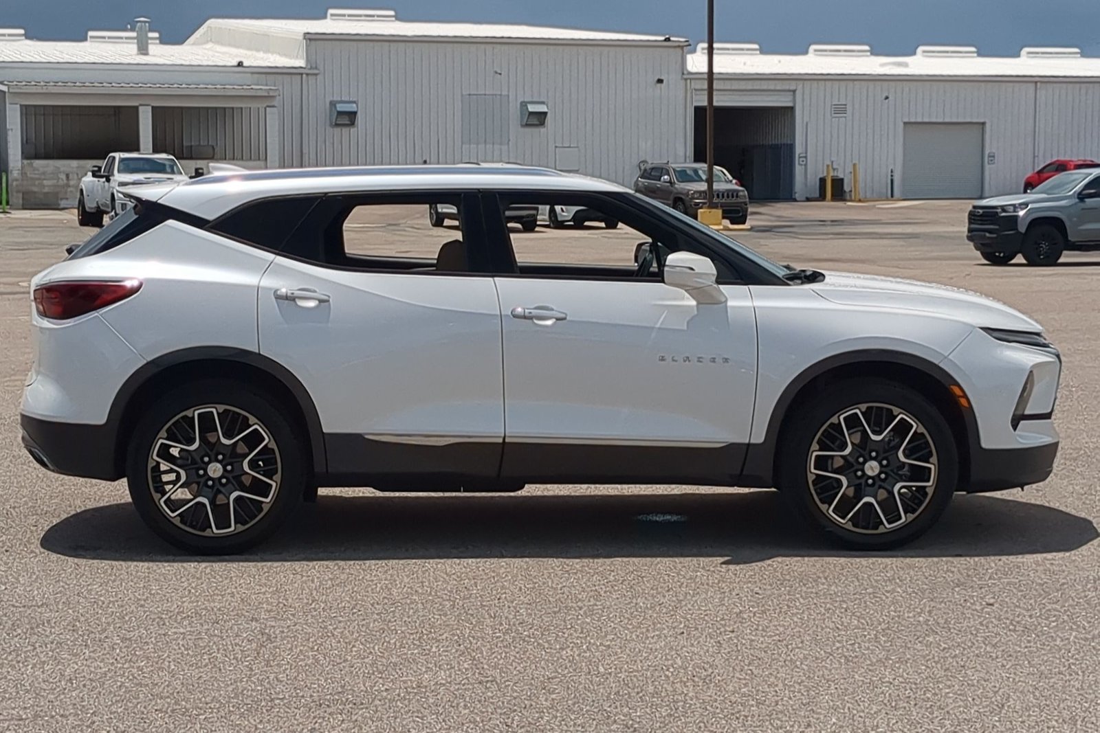 Used 2023 Chevrolet Blazer Premier FWD image 4