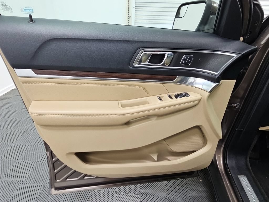 Used 2016 Ford Explorer Limited FWD image 28