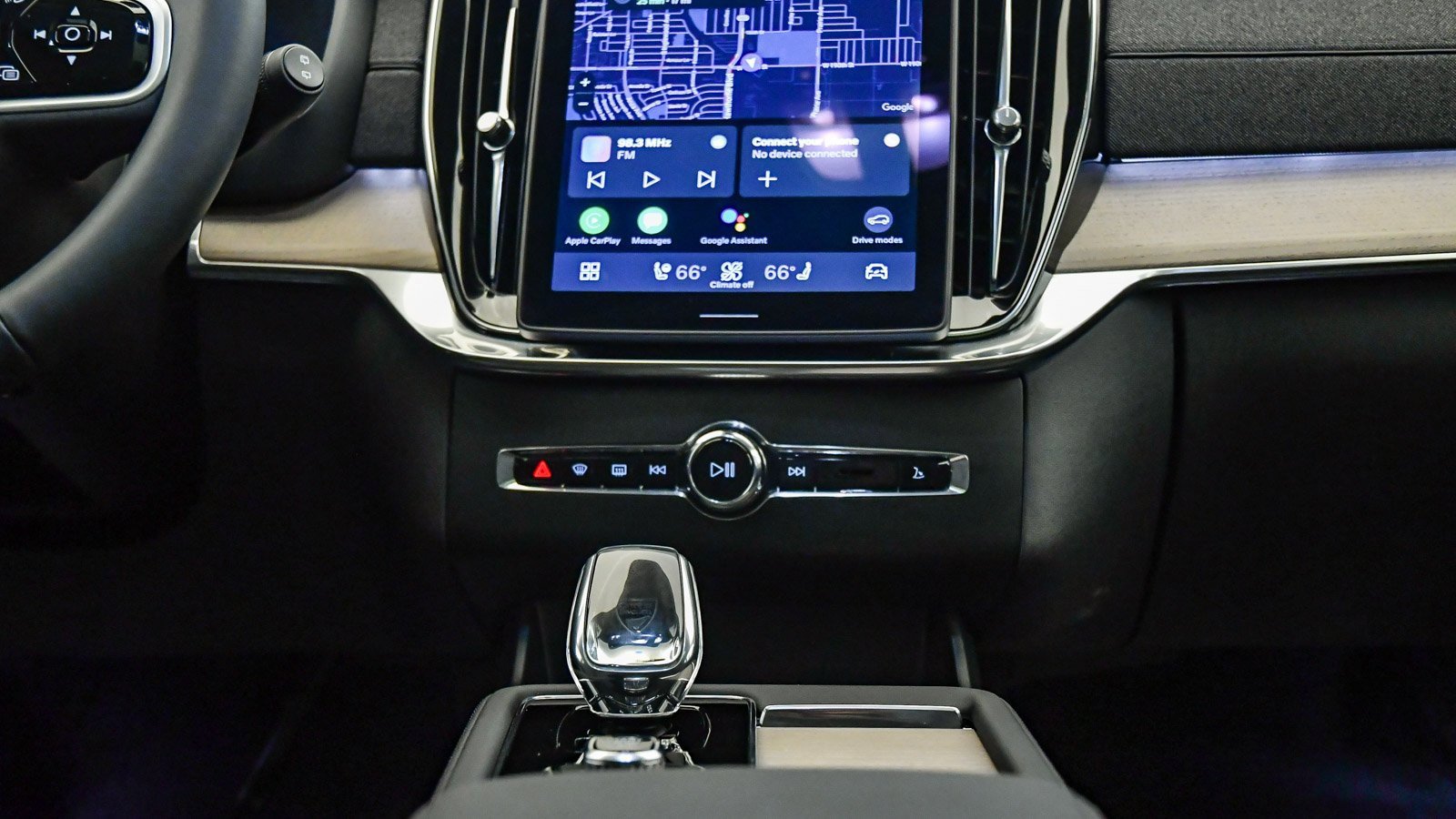 Certified 2025 Volvo XC90 B6 Plus w/ Protection Package Premier image 16