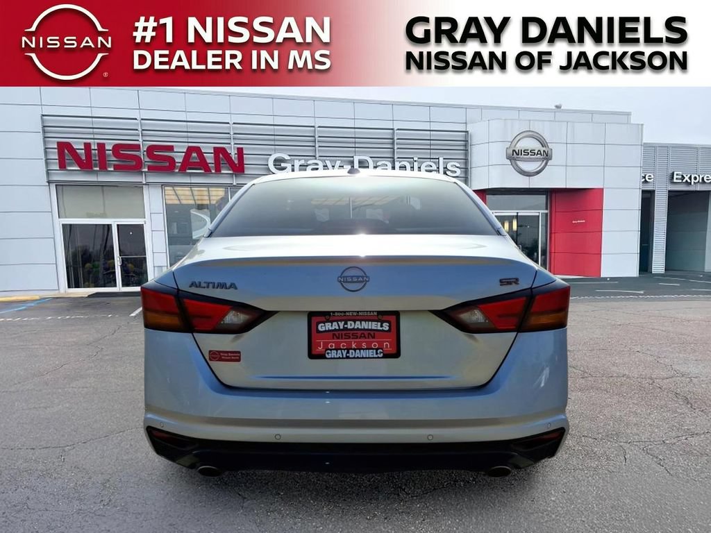Used 2024 Nissan Altima 2.5 SR w/ SR Premium Package FWD image 6