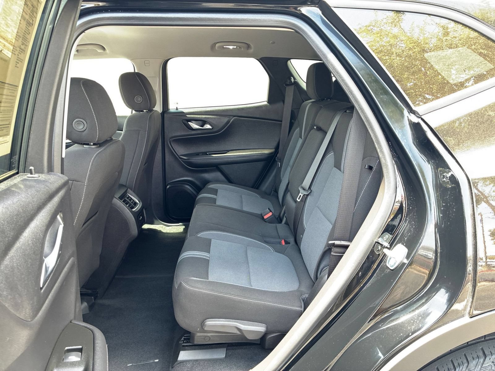 Used 2025 Chevrolet Blazer LT FWD image 27