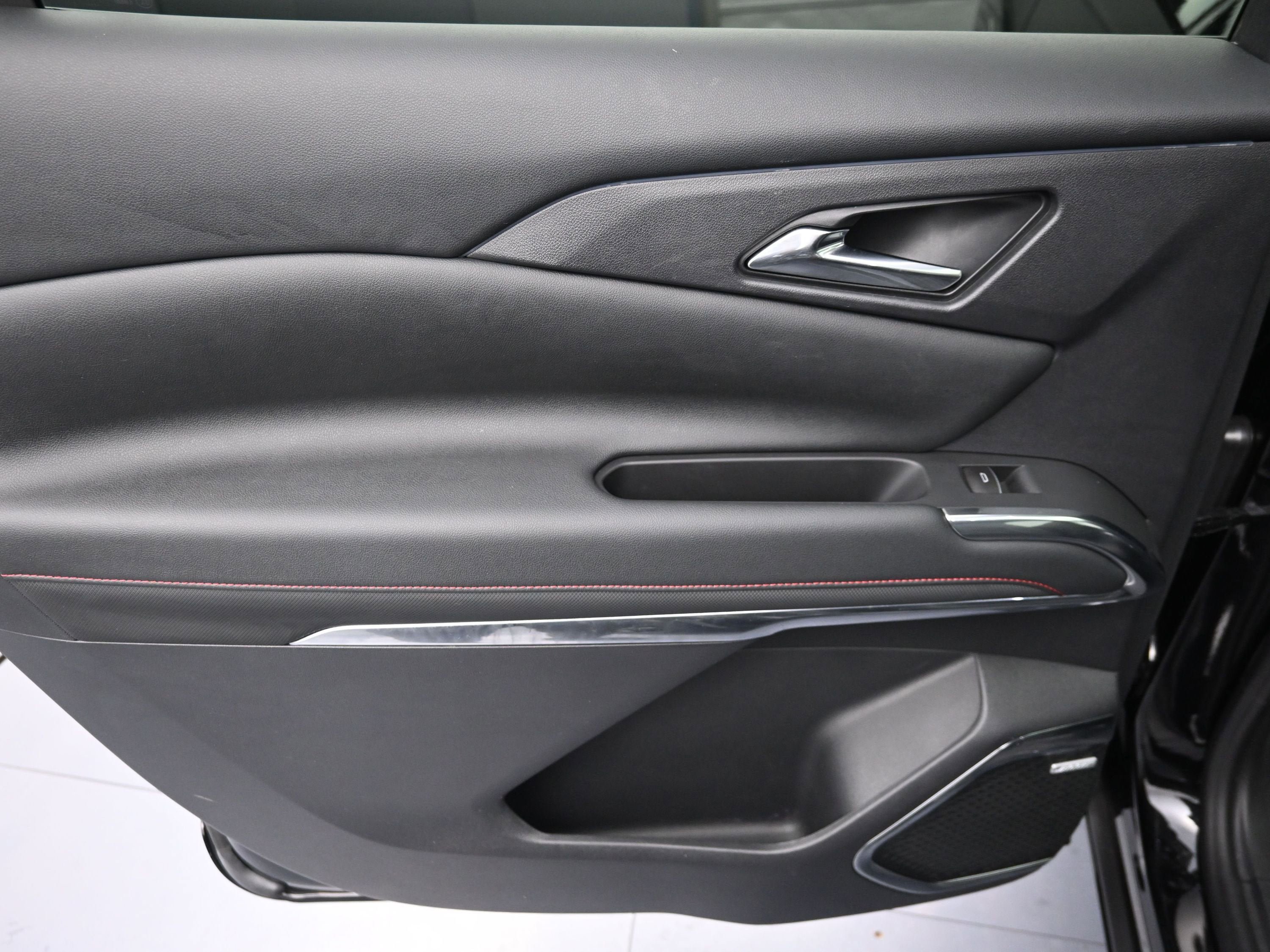 Used 2024 Chevrolet Traverse RS FWD image 30