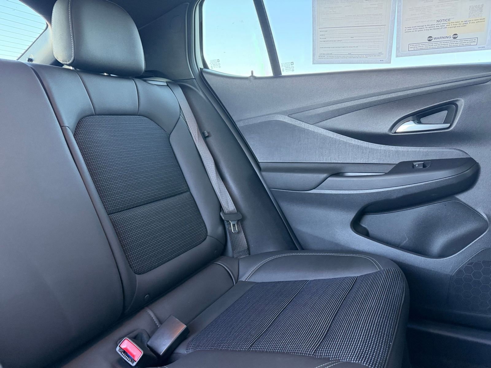 Used 2025 Buick Envista Preferred image 36