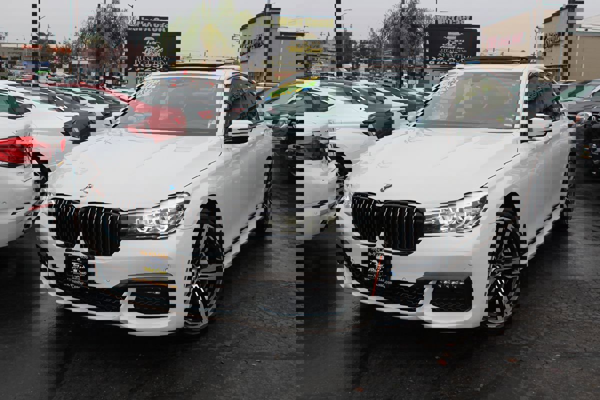 Used 2018 BMW 740i image 49