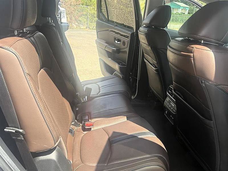 Used 2025 Honda Pilot Elite image 27