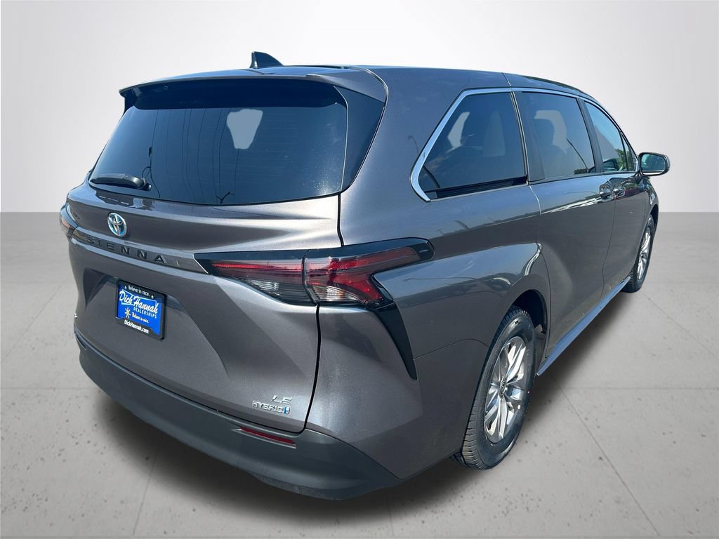 Used 2024 Toyota Sienna LE AWD/4WD image 7