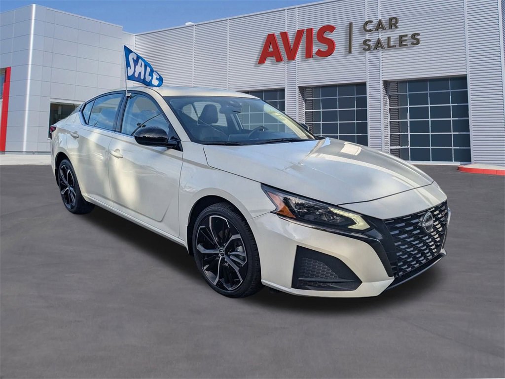 Used 2025 Nissan Altima 2.5 SR image 3