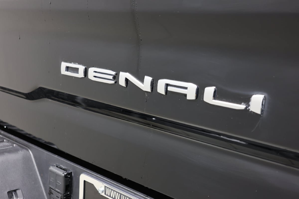 Used 2024 GMC Sierra 2500 Denali AWD/4WD image 16