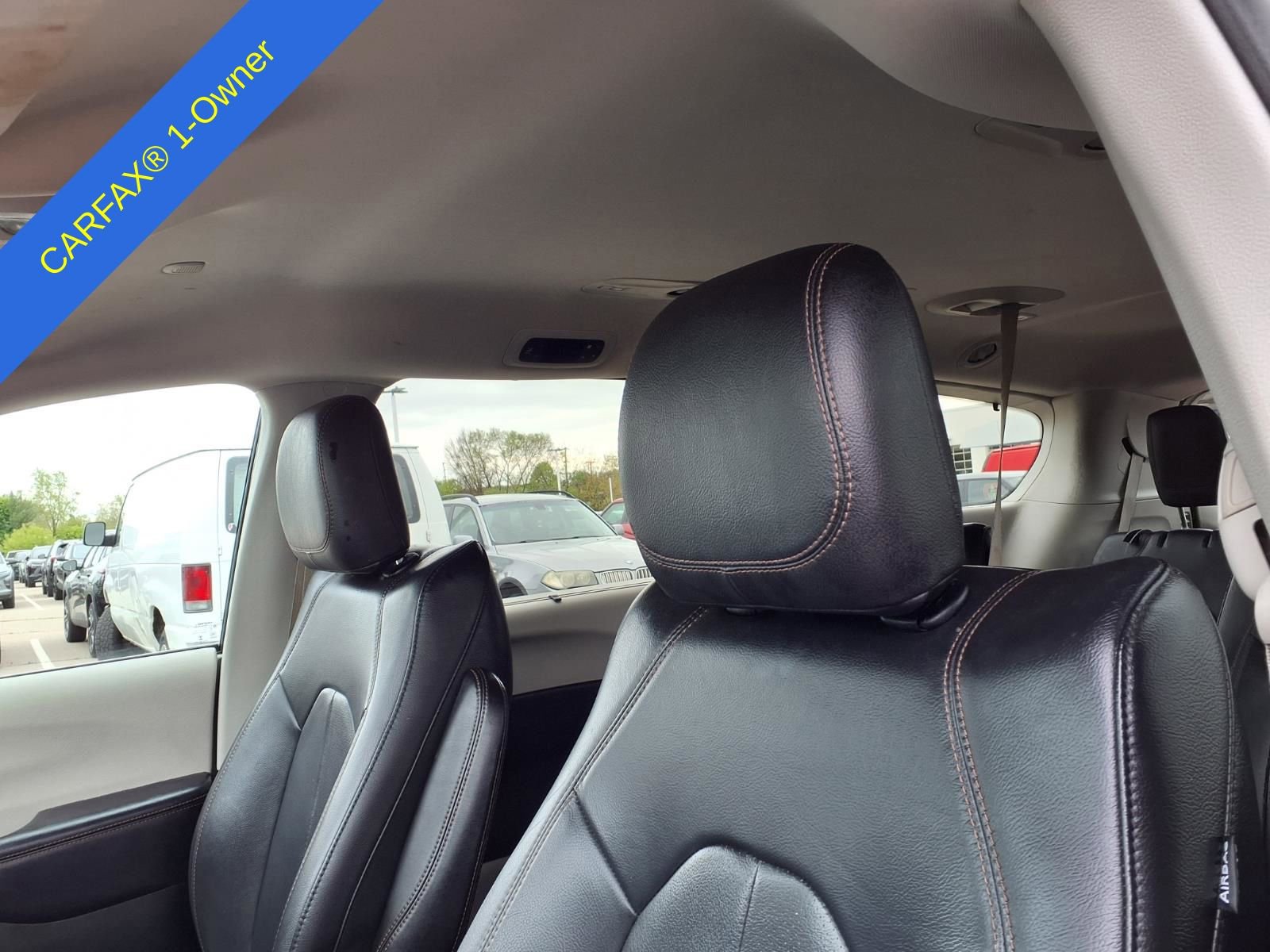 Used 2018 Chrysler Pacifica Touring-L FWD image 17