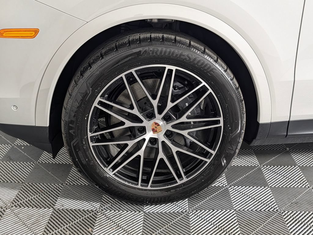 New 2026 Porsche Cayenne Coupe AWD/4WD image 11