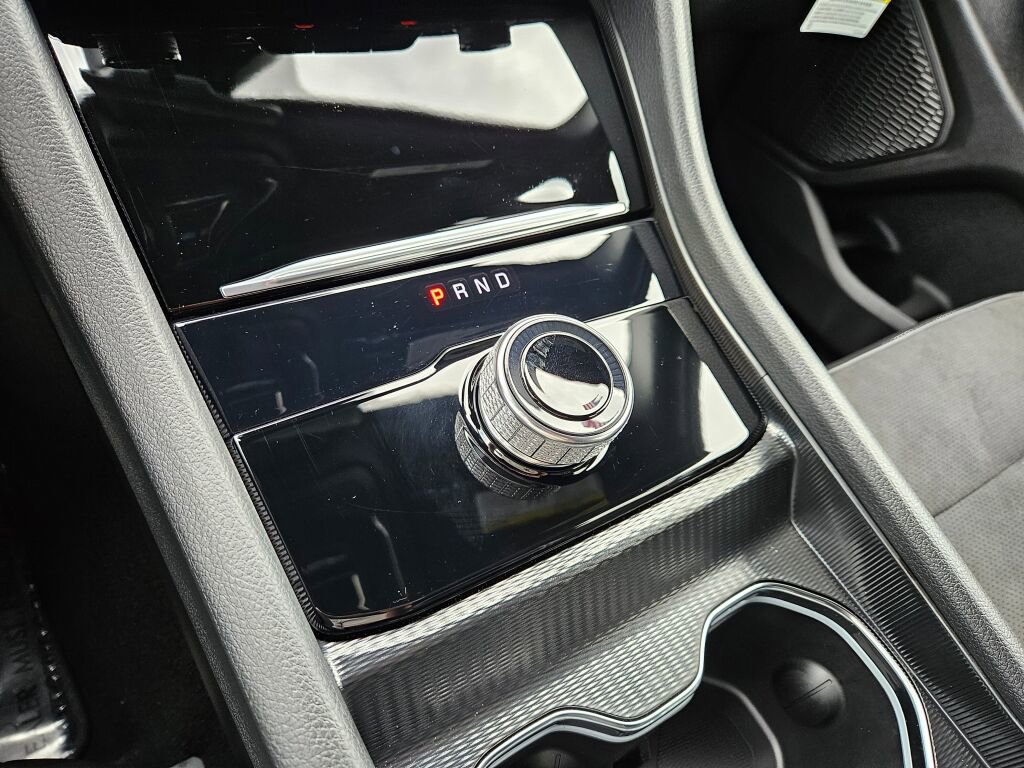 Used 2025 Jeep Grand Cherokee Altitude AWD/4WD image 24