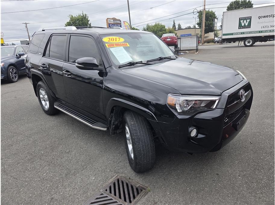 Used 2017 Toyota 4Runner SR5 Premium AWD/4WD image 2