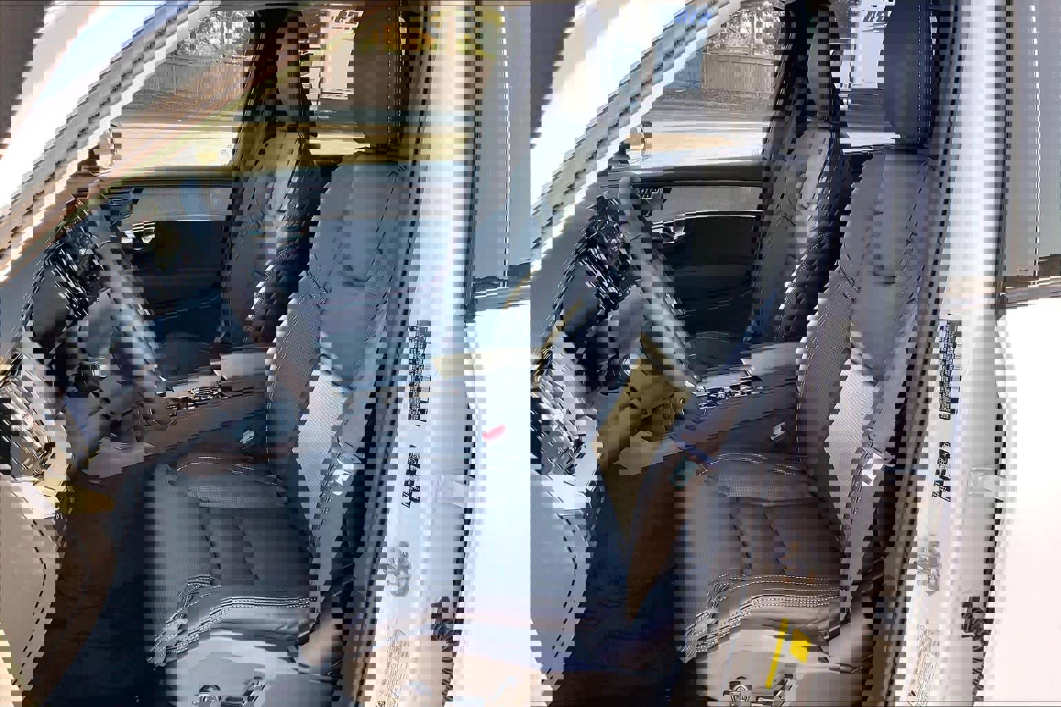 New 2026 Volvo XC90 B6 Ultra w/ Protection Package image 11