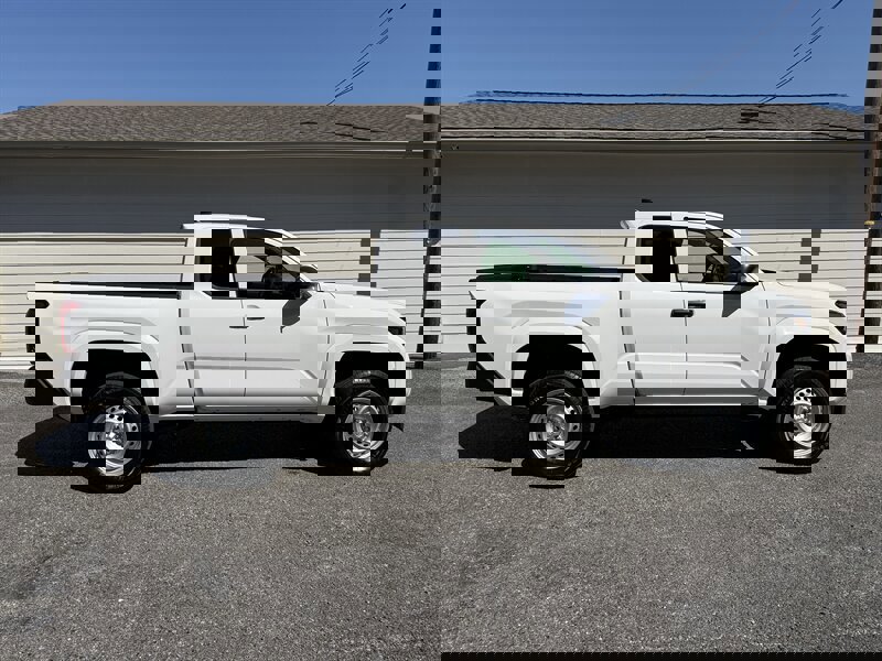 Used 2024 Toyota Tacoma SR image 1
