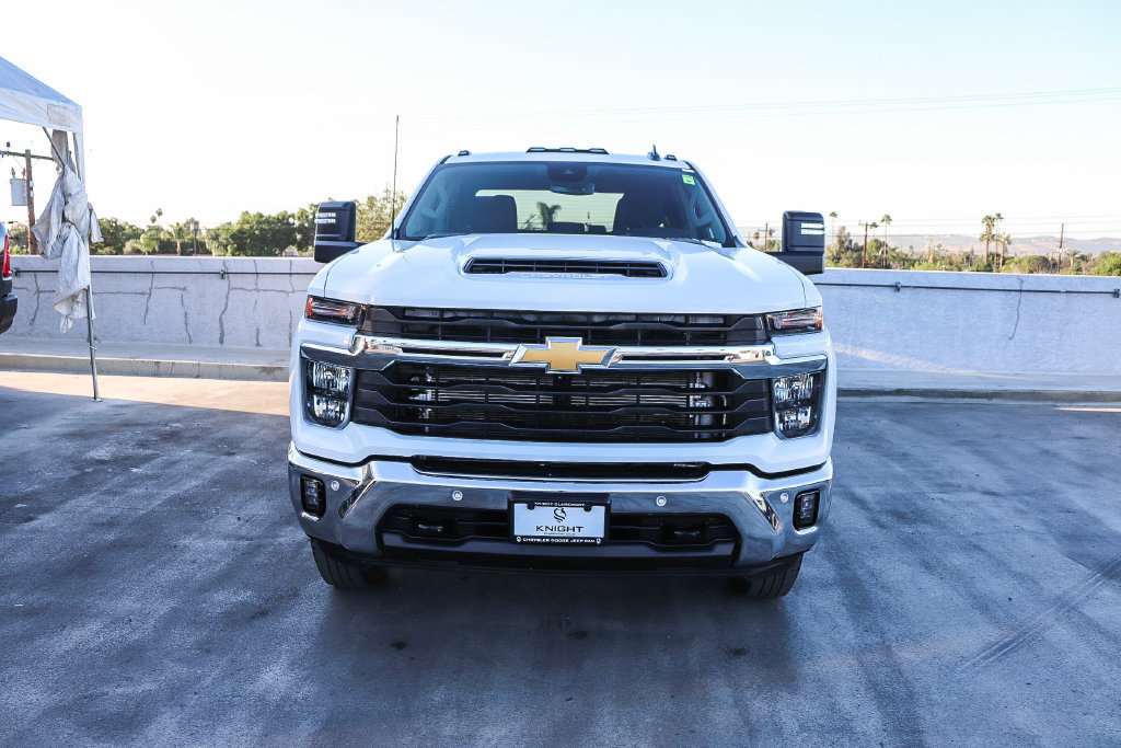 Used 2025 Chevrolet Silverado 3500 LT w/ Safety Package AWD/4WD image 3