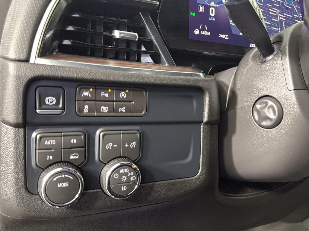 Used 2026 Chevrolet Suburban Premier AWD/4WD image 21