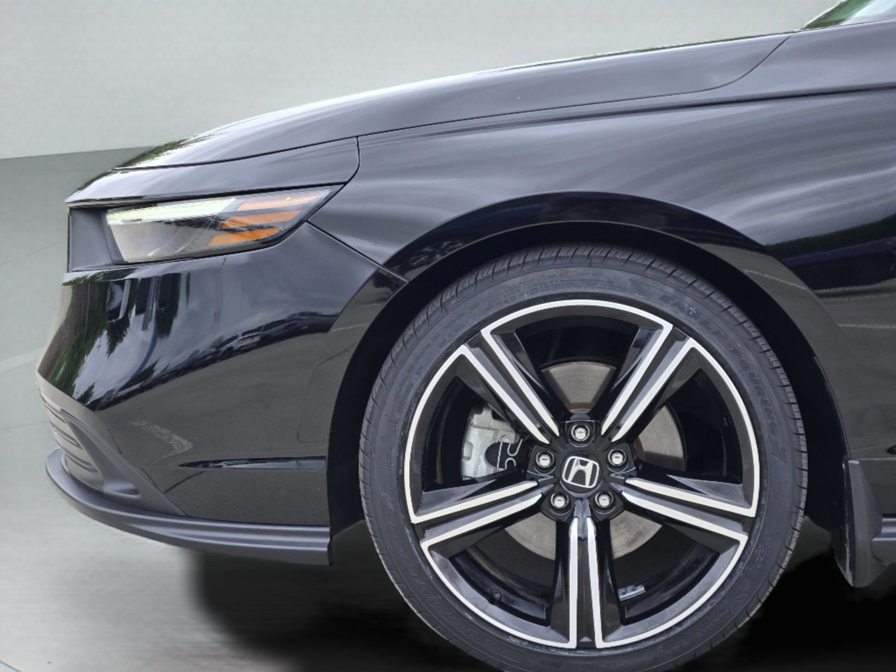 Certified 2023 Honda Accord Sport image 29