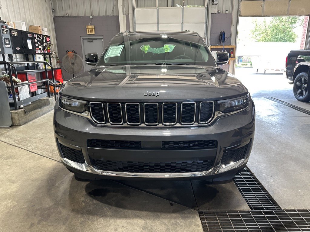 Used 2021 Jeep Grand Cherokee L Limited image 2