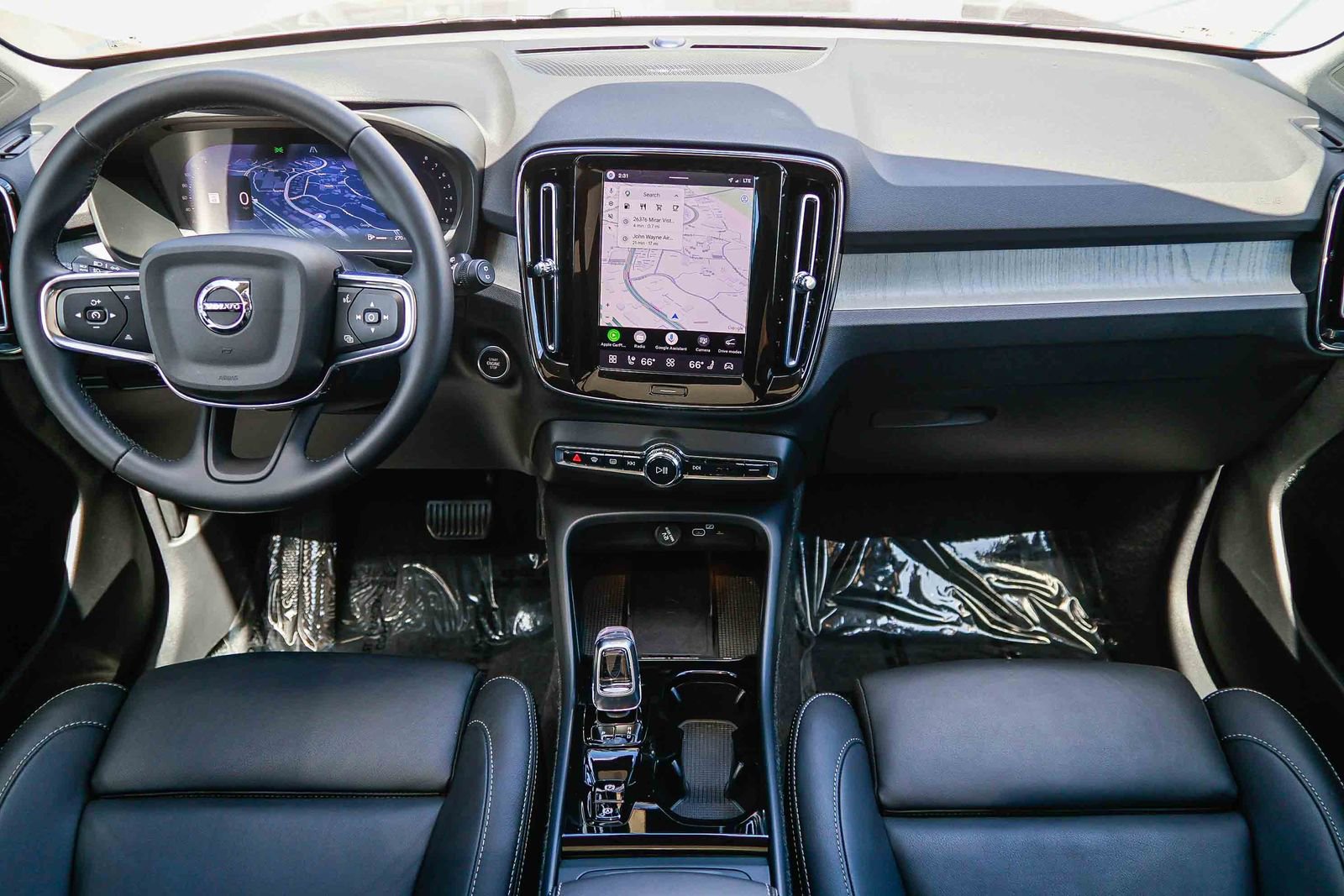 Used 2026 Volvo XC40 B5 Ultra w/ Climate Package image 14