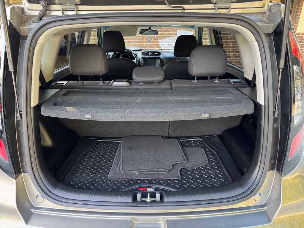 Used 2018 Kia Soul + image 11