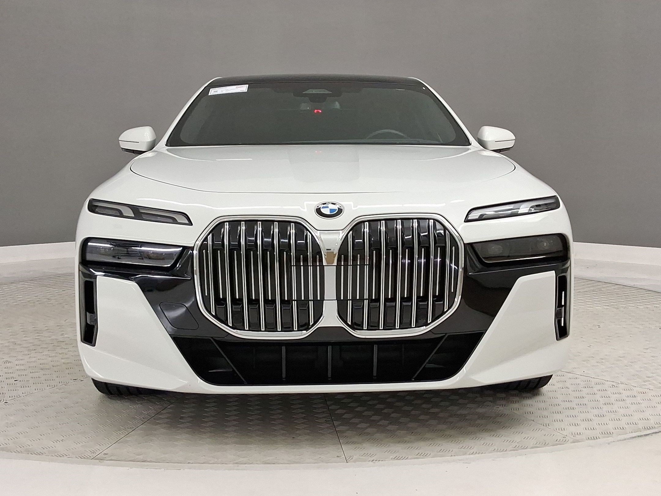 Used 2023 BMW 740i RWD image 6