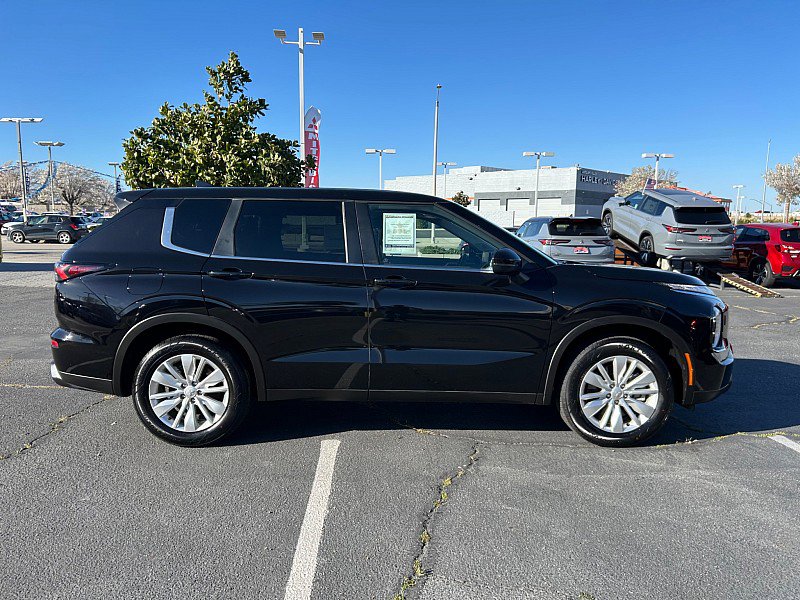 Used 2025 Mitsubishi Outlander ES AWD/4WD image 12
