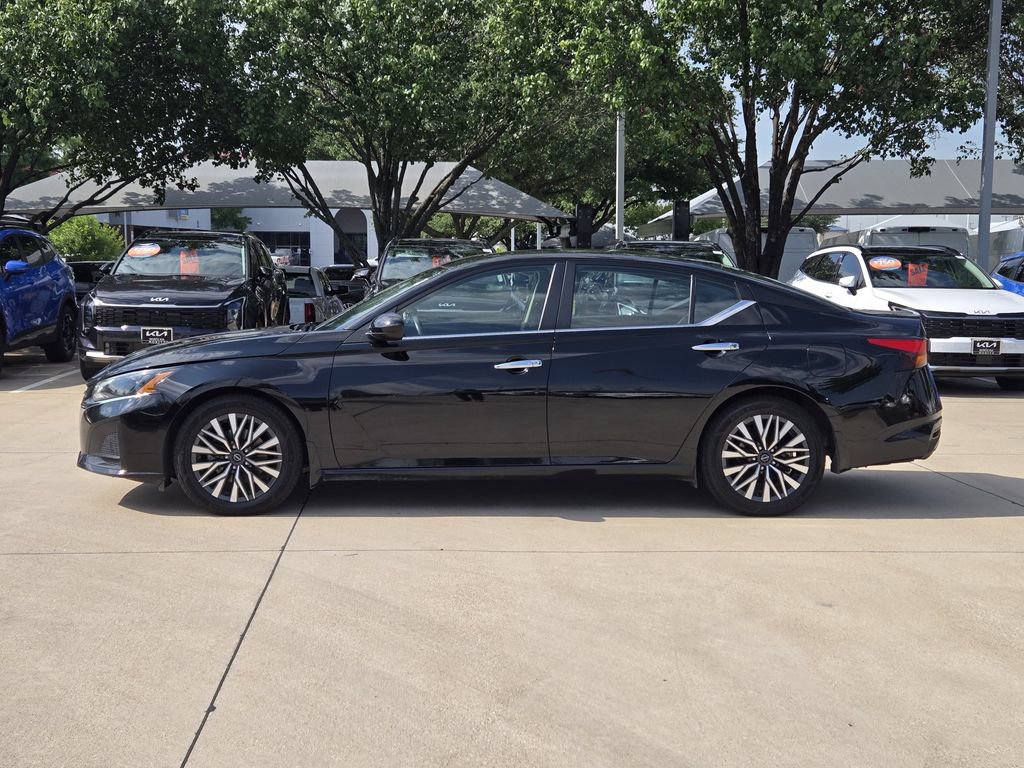 Used 2024 Nissan Altima 2.5 SV w/ SV Premium Package FWD image 12