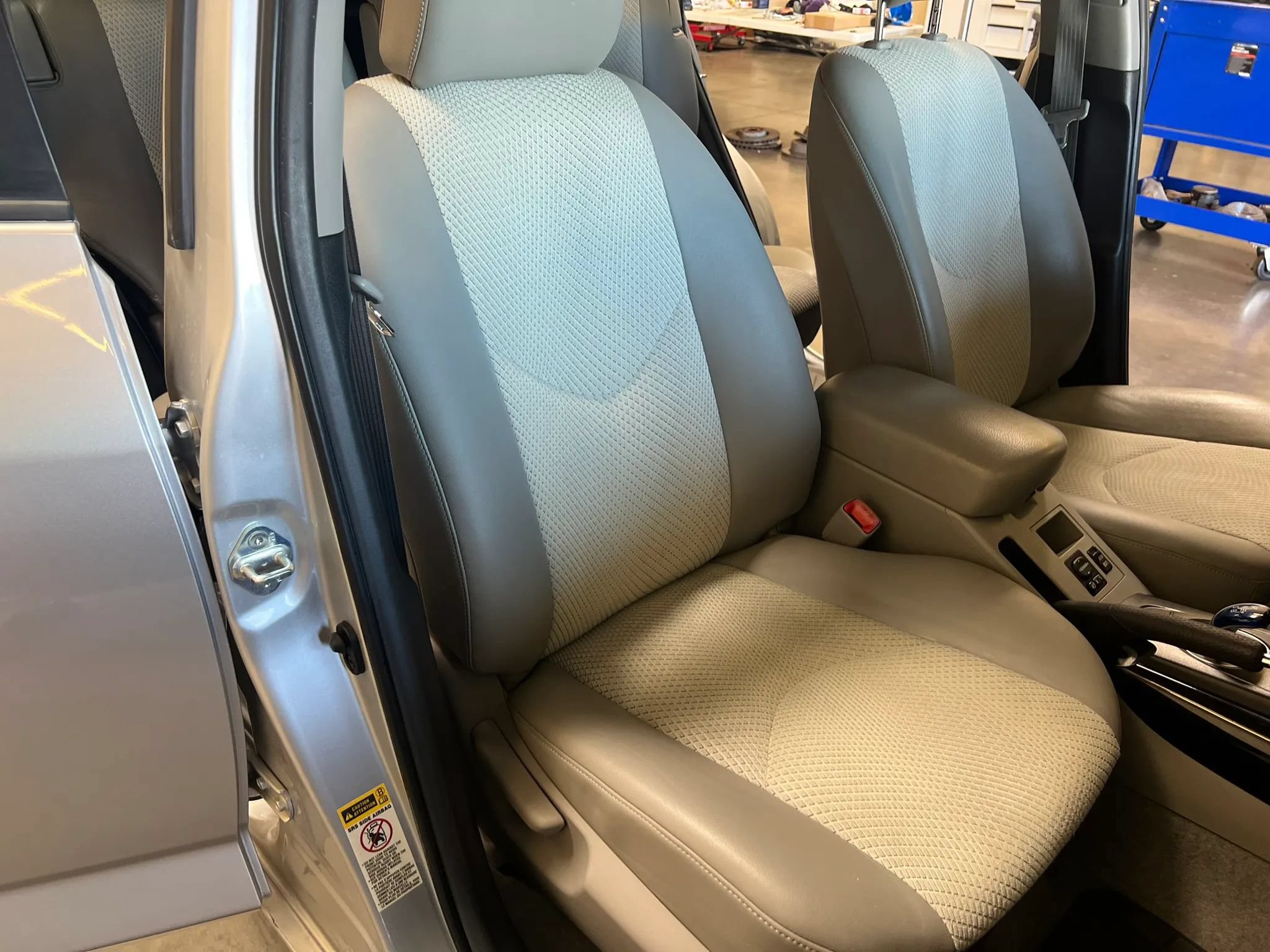 Used 2014 Toyota RAV4 EV FWD image 14