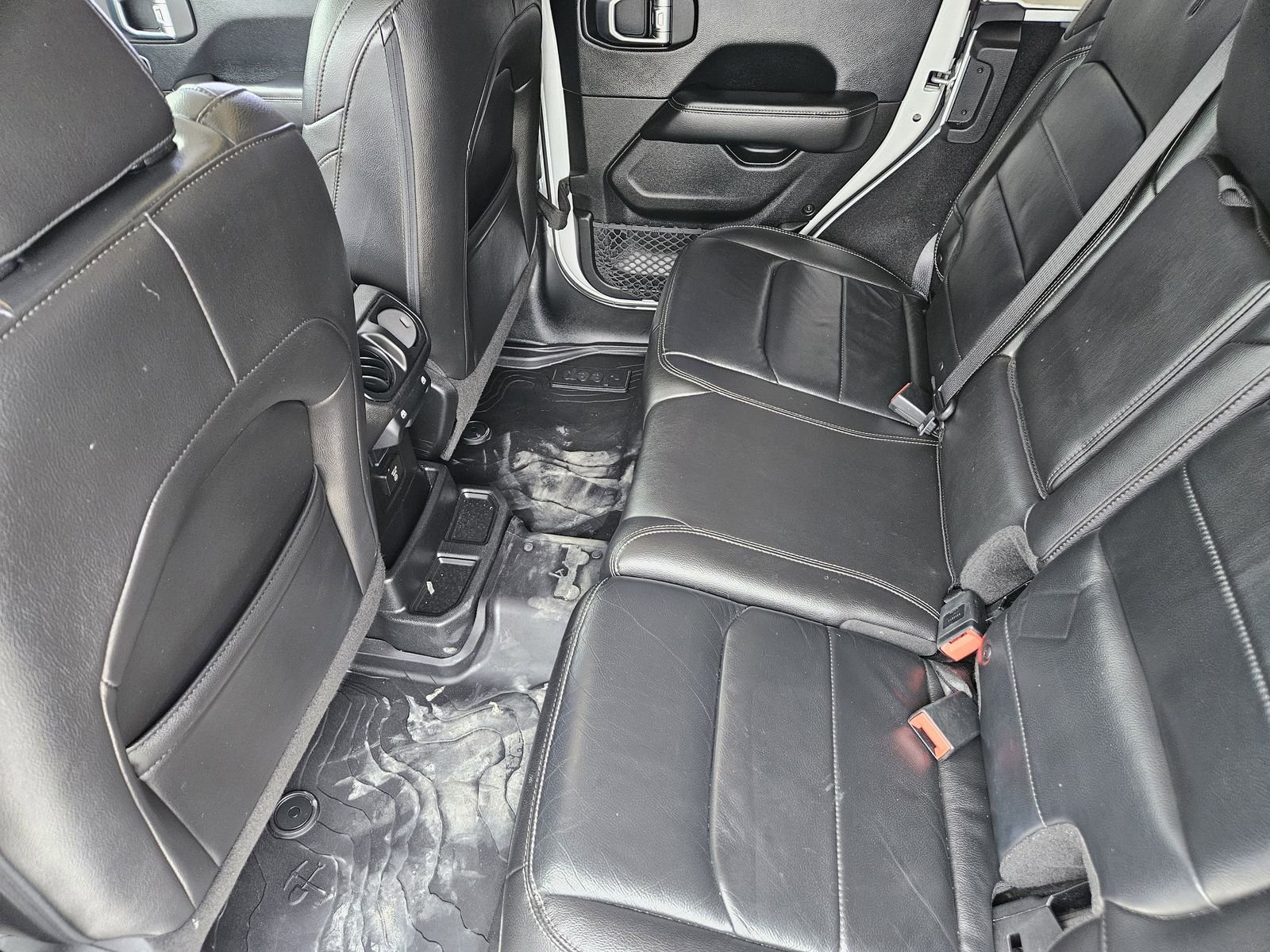 Used 2018 Jeep Wrangler Unlimited Sahara AWD/4WD image 33