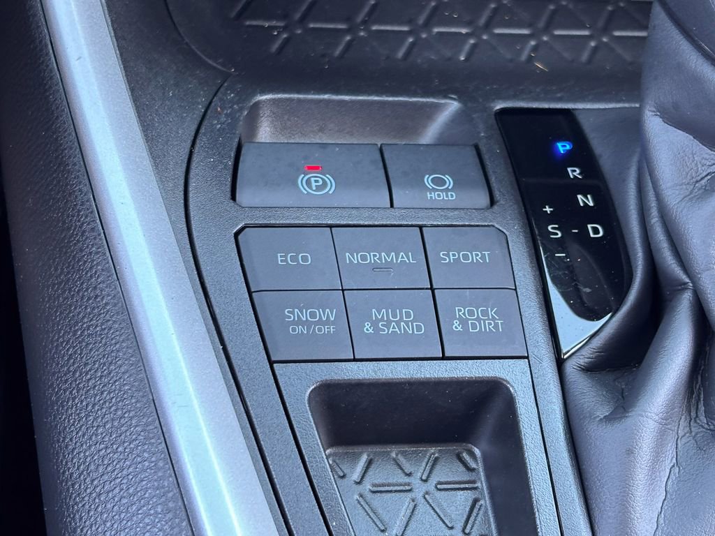 Certified 2025 Toyota RAV4 XLE image 33