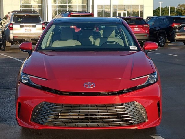 Used 2025 Toyota Camry XLE image 4