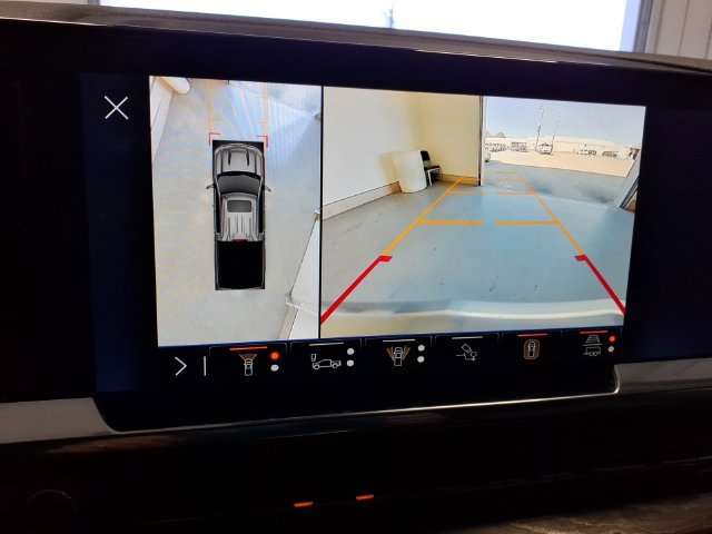 Used 2025 Chevrolet Silverado 1500 LTZ AWD/4WD image 23