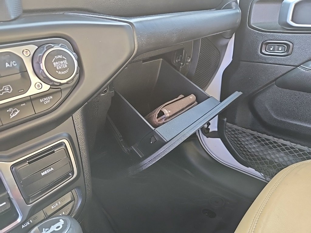 Used 2018 Jeep Wrangler Unlimited Sahara image 45