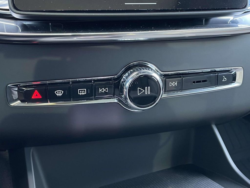 New 2026 Volvo XC90 B6 Plus w/ Protection Package Premier image 20