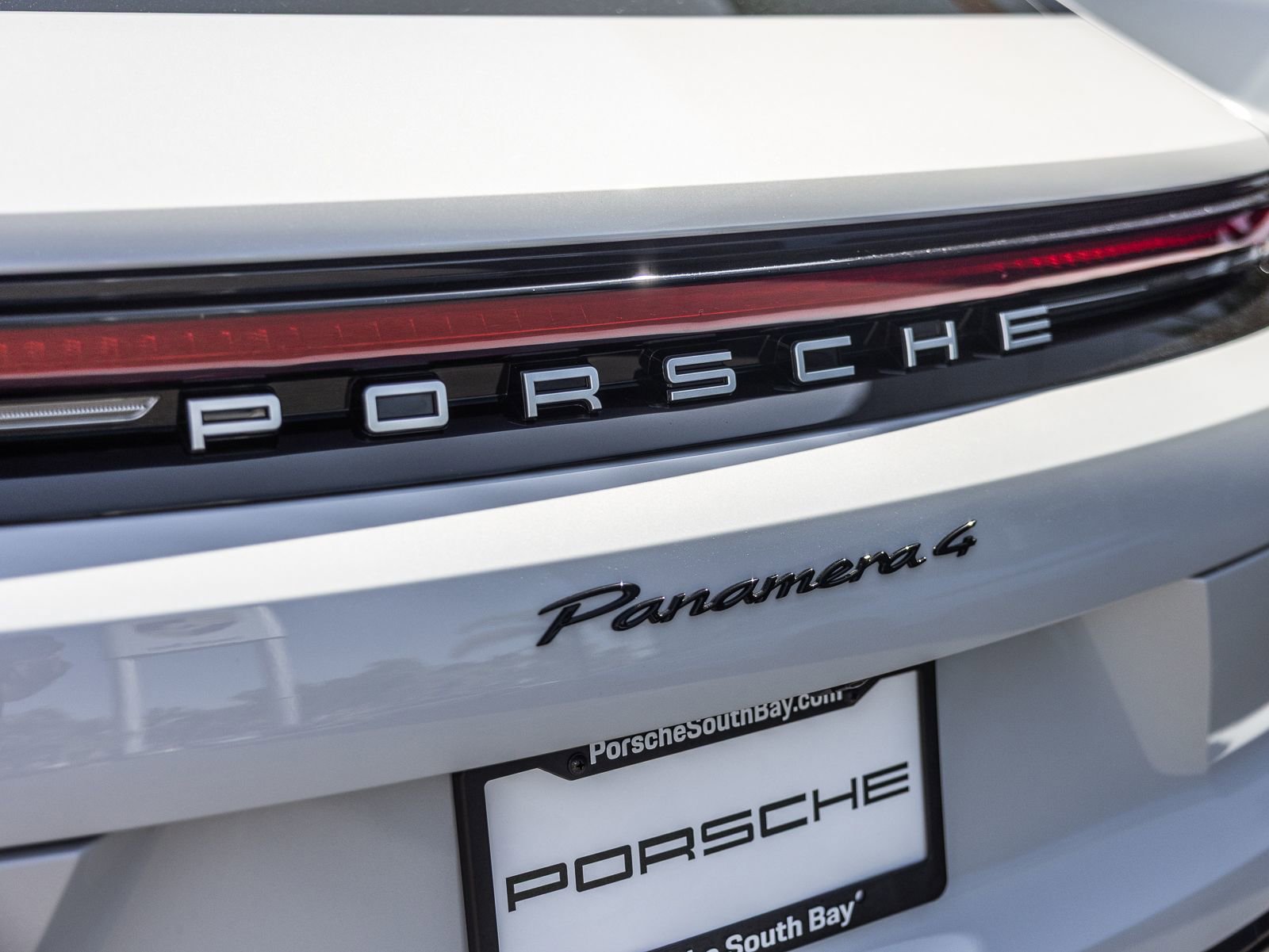 Certified 2025 Porsche Panamera 4 image 25